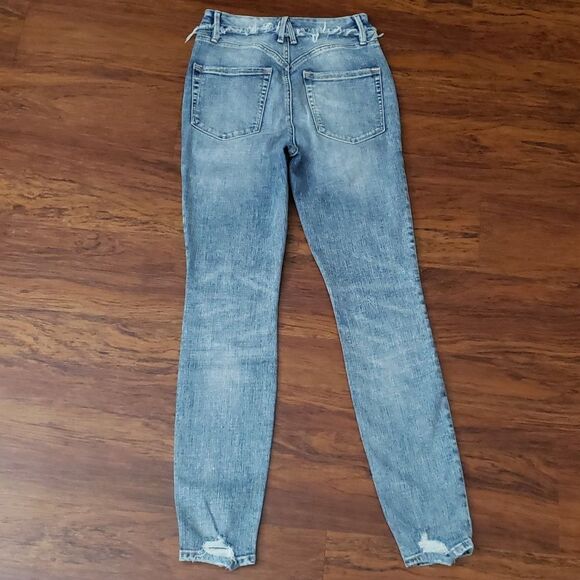 Good American Fringe Hem Chic Edgy Feminine Streetwear Straight Leg Size 26 - Picture 4 of 6